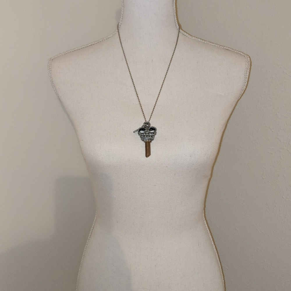 EUC Key Necklace
